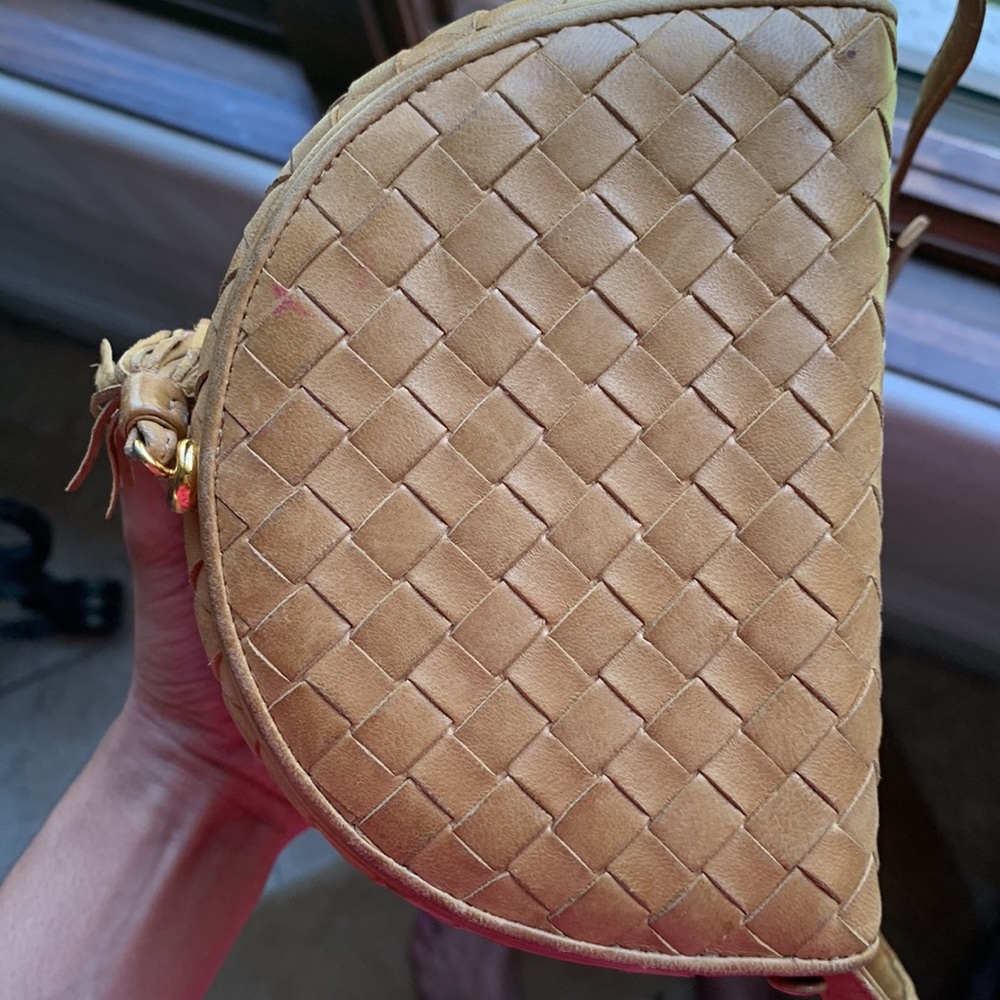 Bottega Veneta Crossbody Tan - Picture 5 of 12